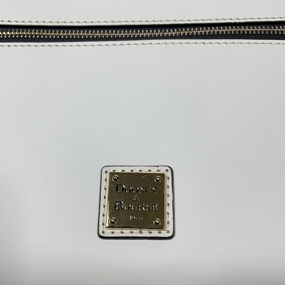 Authentic Dooney & Bourke white leather purse - Picture 7 of 8